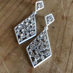 Pierced earrings with rhinestone